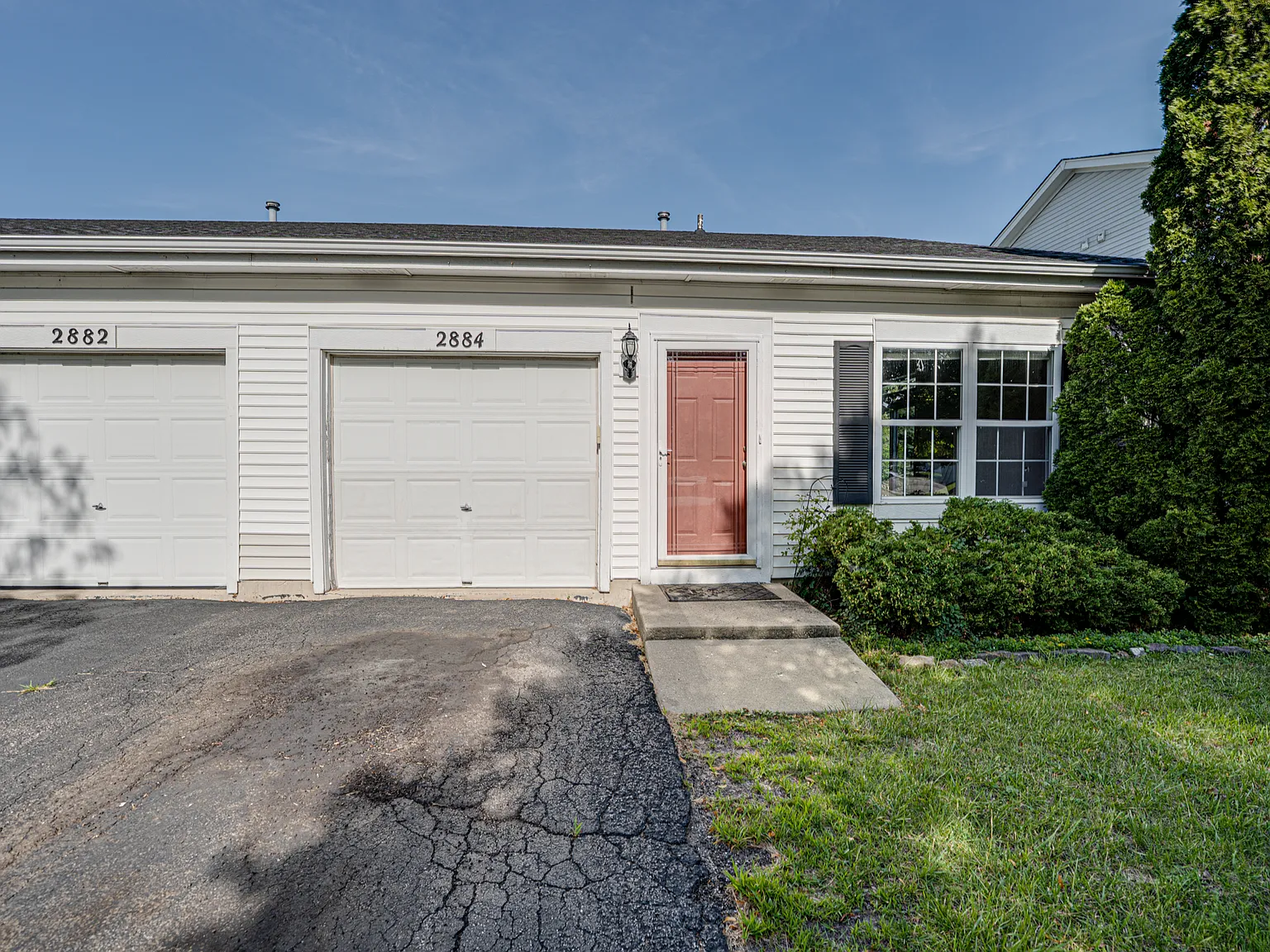 2 bed, 1.5 bath, 934 sqft, $1,999 — Photo 2