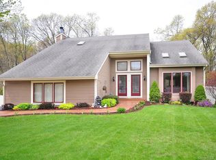 12 Landing Cir, Windsor, CT 06095
