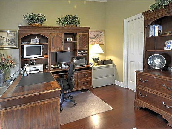 4th image of 33 Madewood Dr
