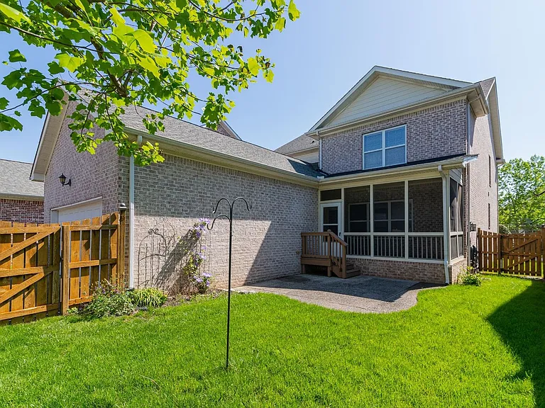 412 Meadowcrest Cir — Photo 27