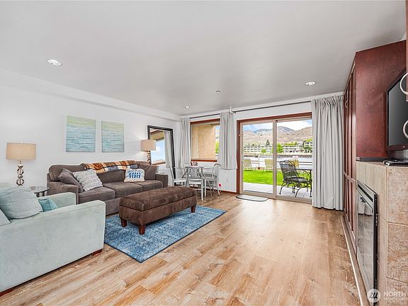 5th image of 322 W Woodin Avenue #615