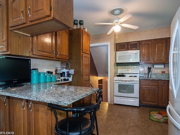 5th image of 4737 Dumoulin Ave