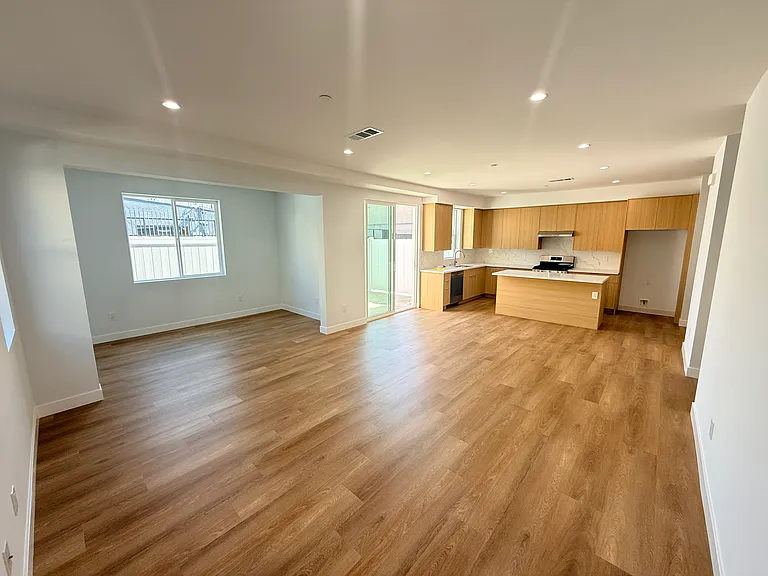 3555 E Green St — Photo 2