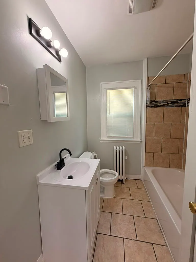 3 bed, $1,800 — Photo 3