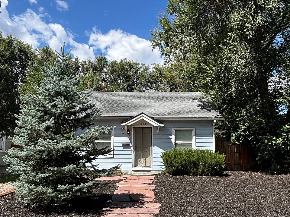 1224 N El Paso St