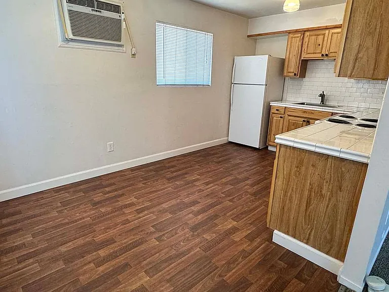 425 S 3rd Ave #F — Photo 5