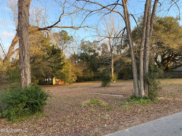 6924 Barnes Rd, Moss Point, MS 39563