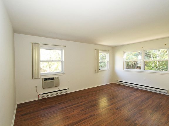 5th image of 7 Quaker Lane #D