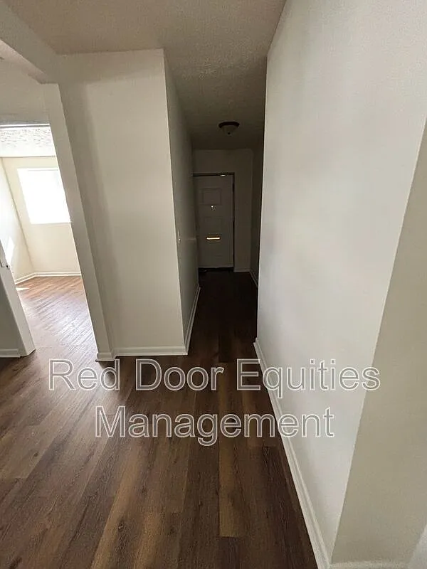 1 bed, 1.0 bath, $1,050 — Photo 4