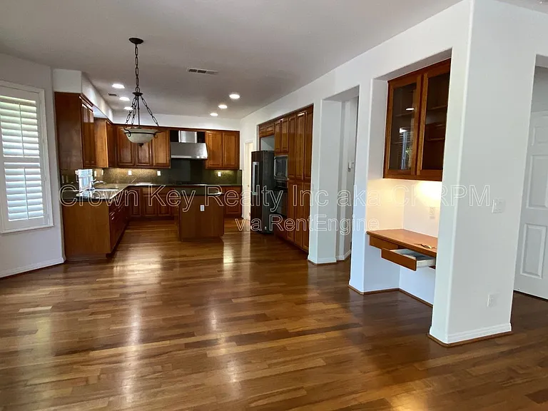 1030 Eastlake Cir — Photo 8