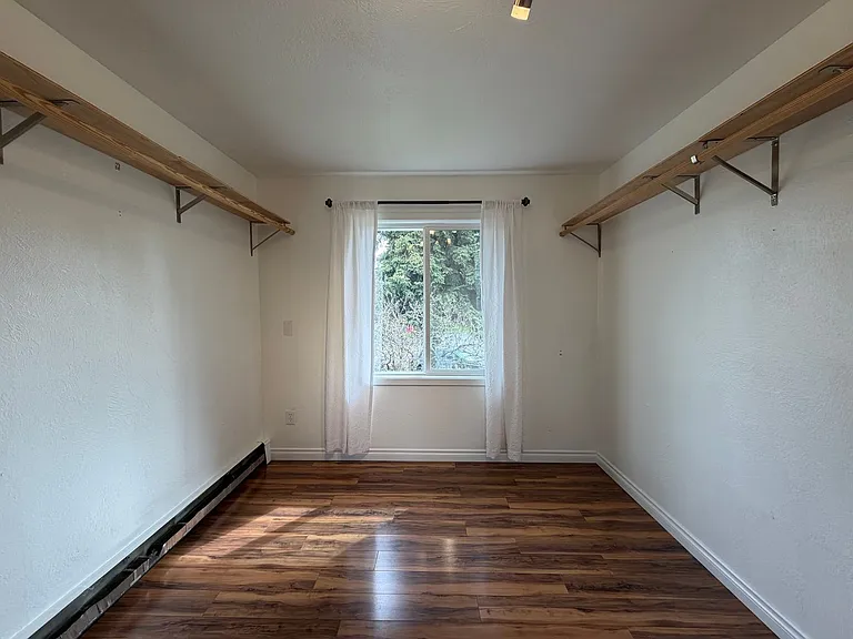 320 Thomas Cir — Photo 10