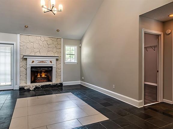 5th image of 1261 Daniel Ln