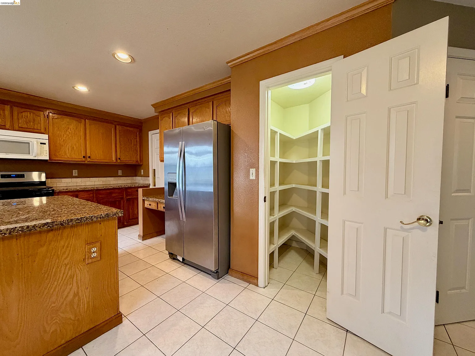 4 bed, 3.0 bath, 2463 sqft, $3,500 — Photo 4
