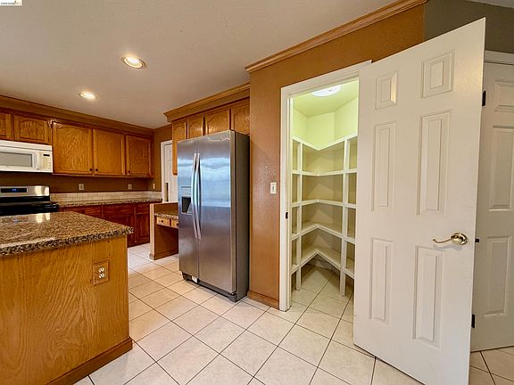 4th image of 7 Goldmeadow Ct