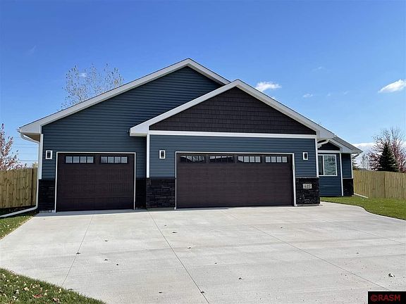 4th image of 425 Woodhaven Ln
