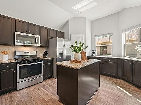 3rd image of 503 Stonewood Ln