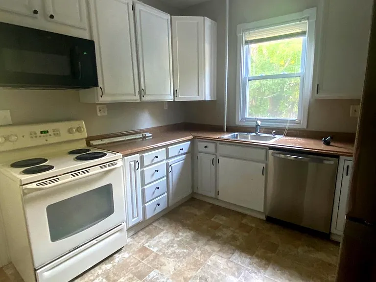 421 E Lake Ave — Photo 7