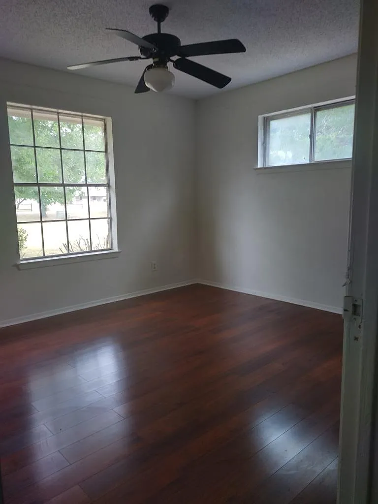 3 bed, $1,795 — Photo 2