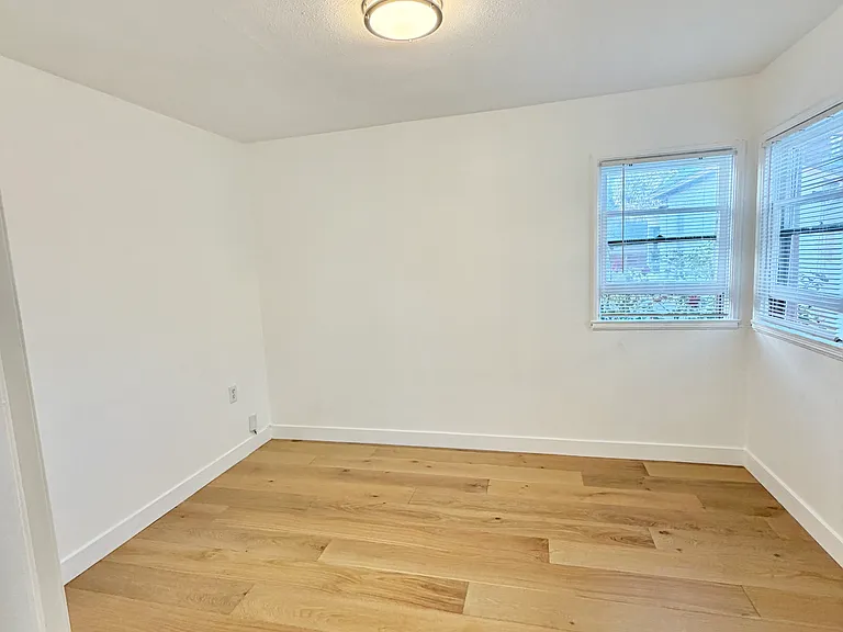 441 W 16th St — Photo 14