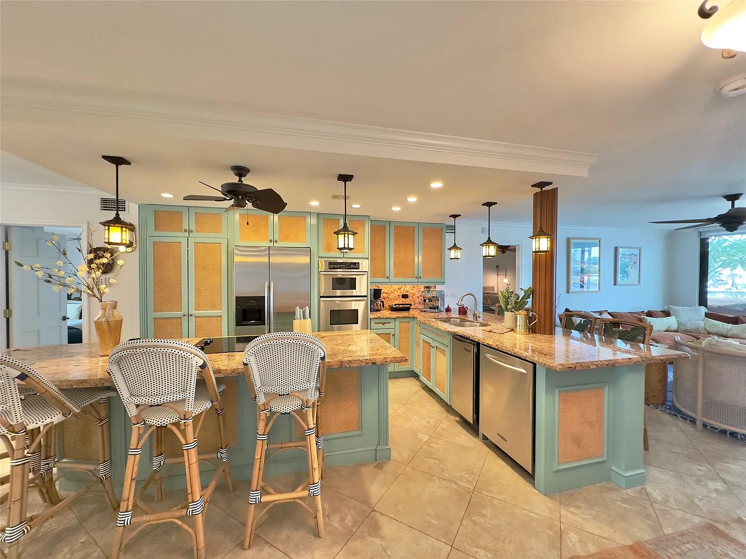 2 bed, 2.0 bath, 1273 sqft, $7,000 — Photo 4