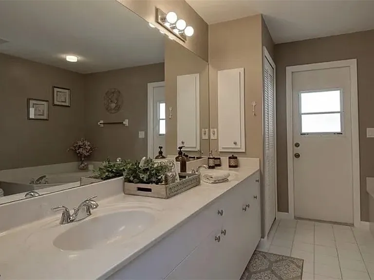 1320 SE 25th Ln — Photo 17