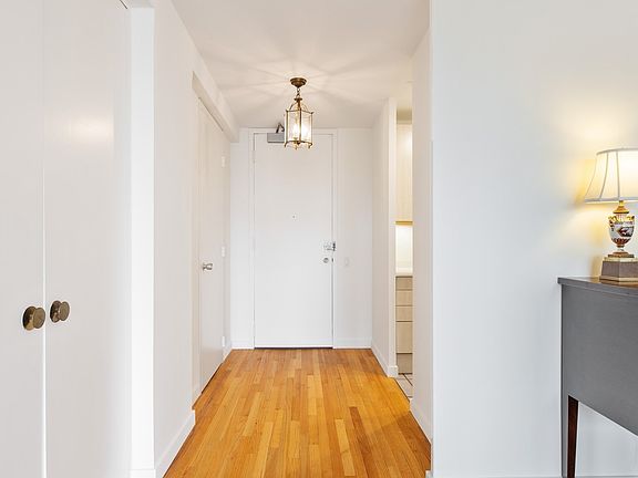 3rd image of 330 W Diversey Pkwy #1602-04