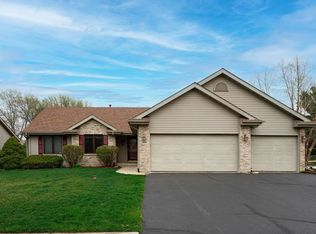 5041 Candelabra Ln, Loves Park, IL 61111