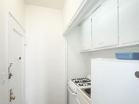 3rd image of 328 W 83rd St APT 2C