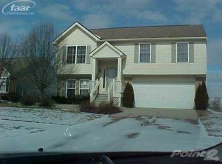 717 Wilberforce Ln, Flint, MI 48503