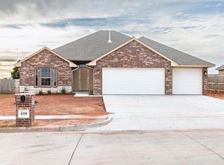 609 N Fox Way, Mustang, OK 73064