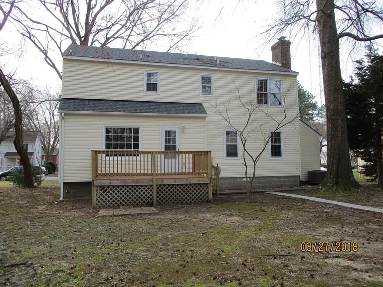 1912 Millsap Ln — Photo 4