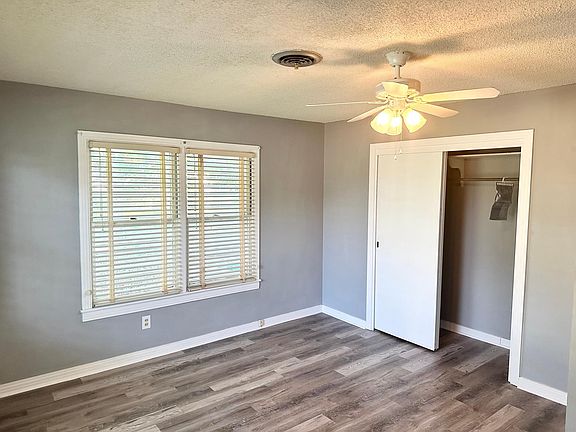 5th image of 1530 Woodlawn Dr