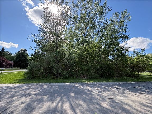 4th image of 27 Traciann Dr #36