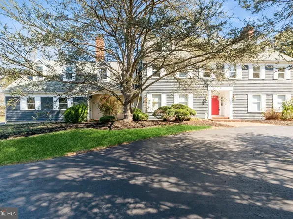 10 Baldwin Hill Pl, Moorestown, NJ 08057