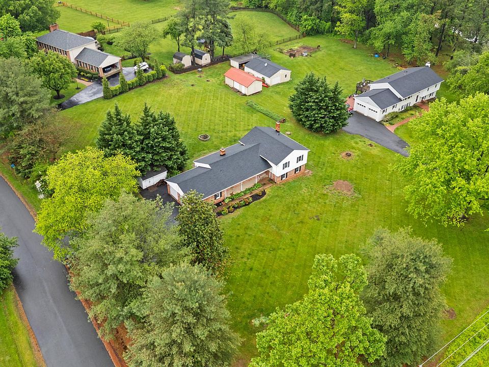 1st image of 4000 Latham Dr
