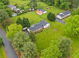 4000 Latham Dr, Haymarket, VA 20169