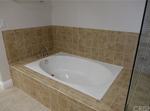 5th image of 701 Whispering Oaks Pl
