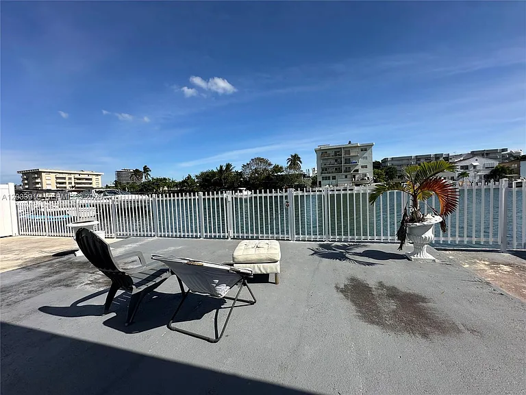 8205 Crespi Blvd #3 — Photo 12