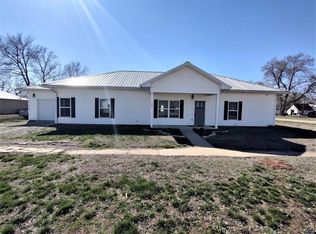 114 NW Maple St, Melvern, KS 66510