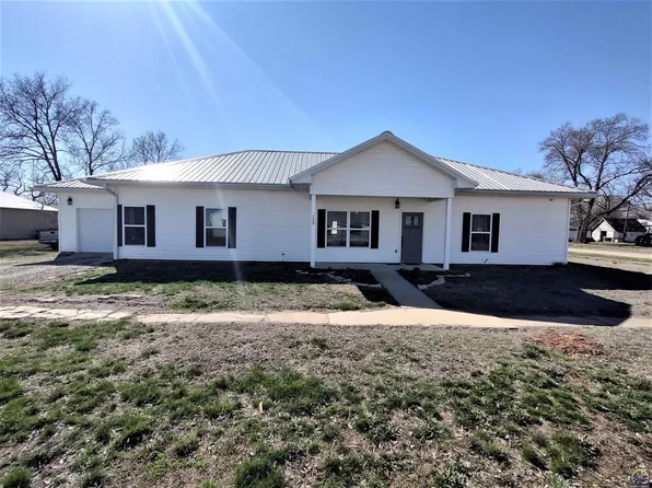 114 NW Maple St, Melvern, KS 66510