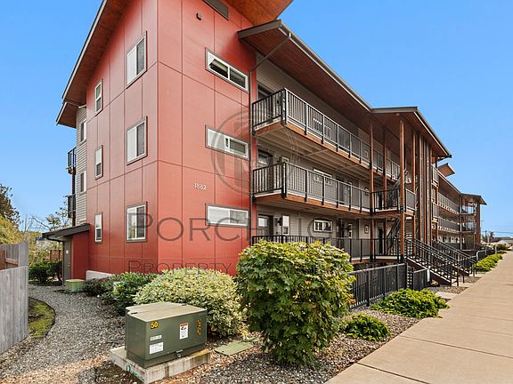 3rd image of 1882 Front St #1-305