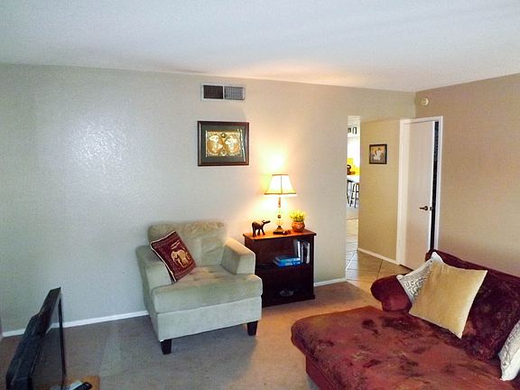 3rd image of 709 N Brandon Dr
