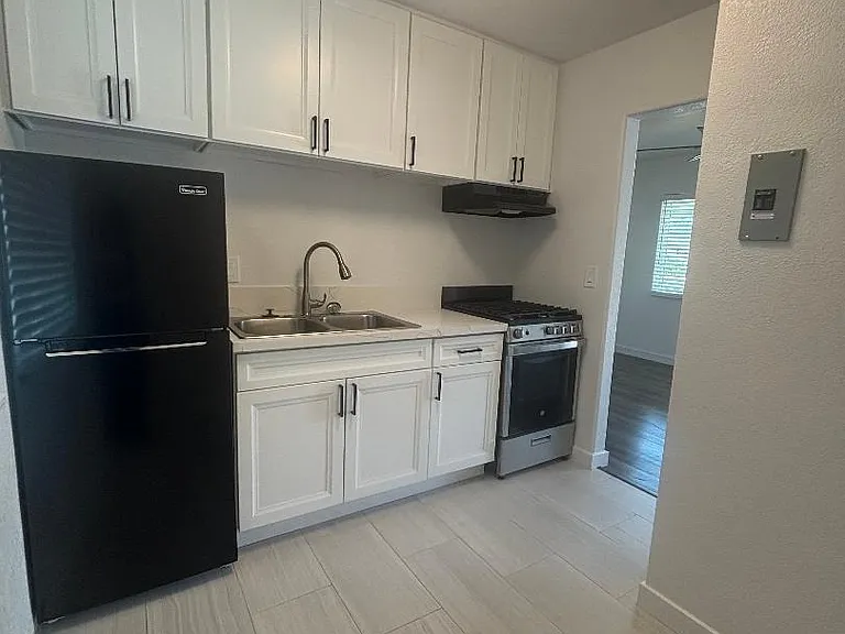 SILVER SPRAY APARTMENTS — Photo 12