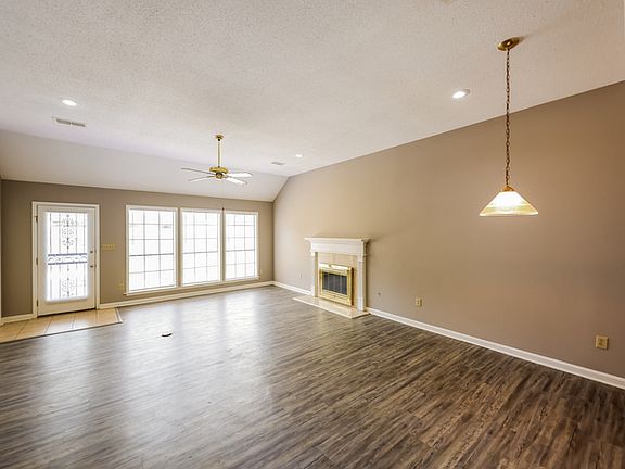2nd image of 3903 Oak Ave