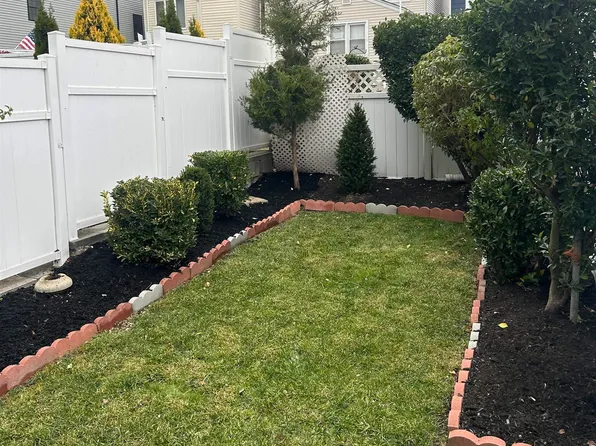 53 Cottage Street image 15 of 21