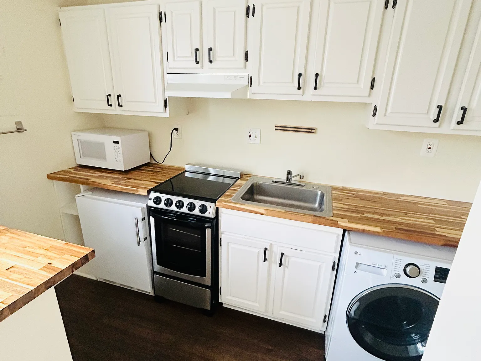 Studio, 300 sqft, $1,950 — Photo 4