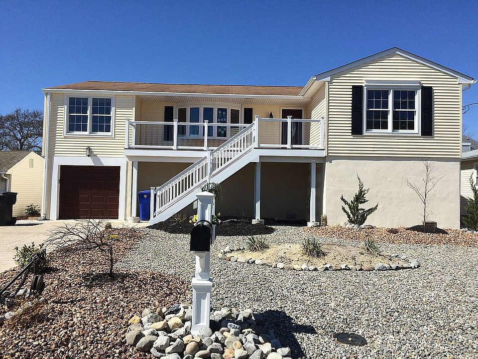 1st image of 678 Bayview Dr