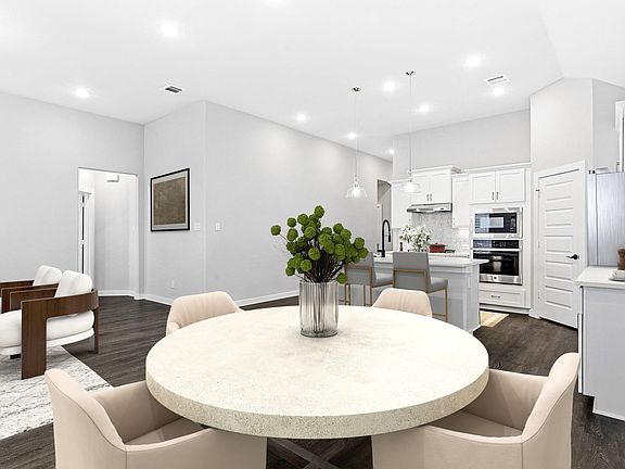 Lovely dining area and kitchen