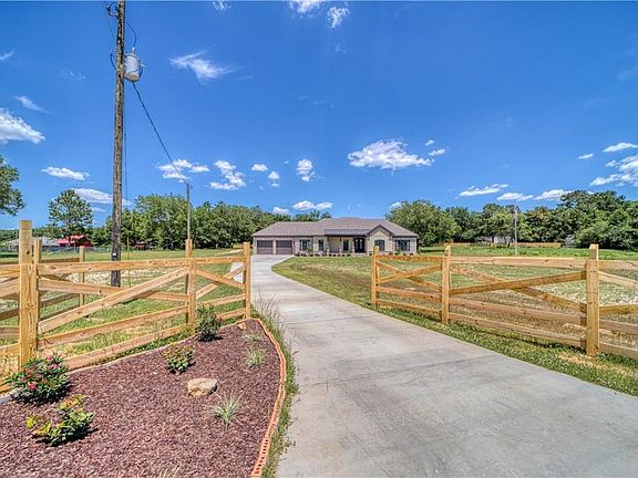 3rd image of 6545 Summer Oak Ct