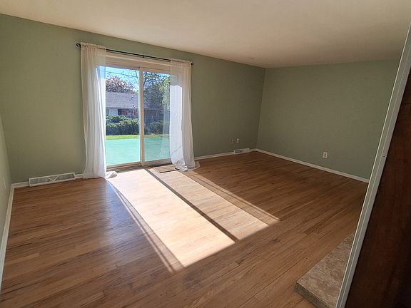 5th image of 760 Opal Way